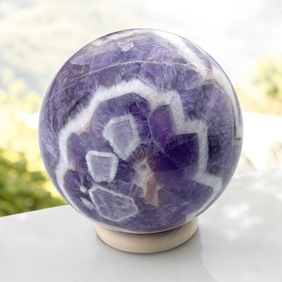 Dream Amethyst Natural Vibrant Natural Healing Crystal Sphere Ball Gemstone - Picture 2 of 4
